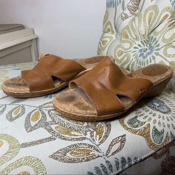 Born BOC Logo Leather Wedge Heel Sandals 42 / 10 - Picture 1 of 5